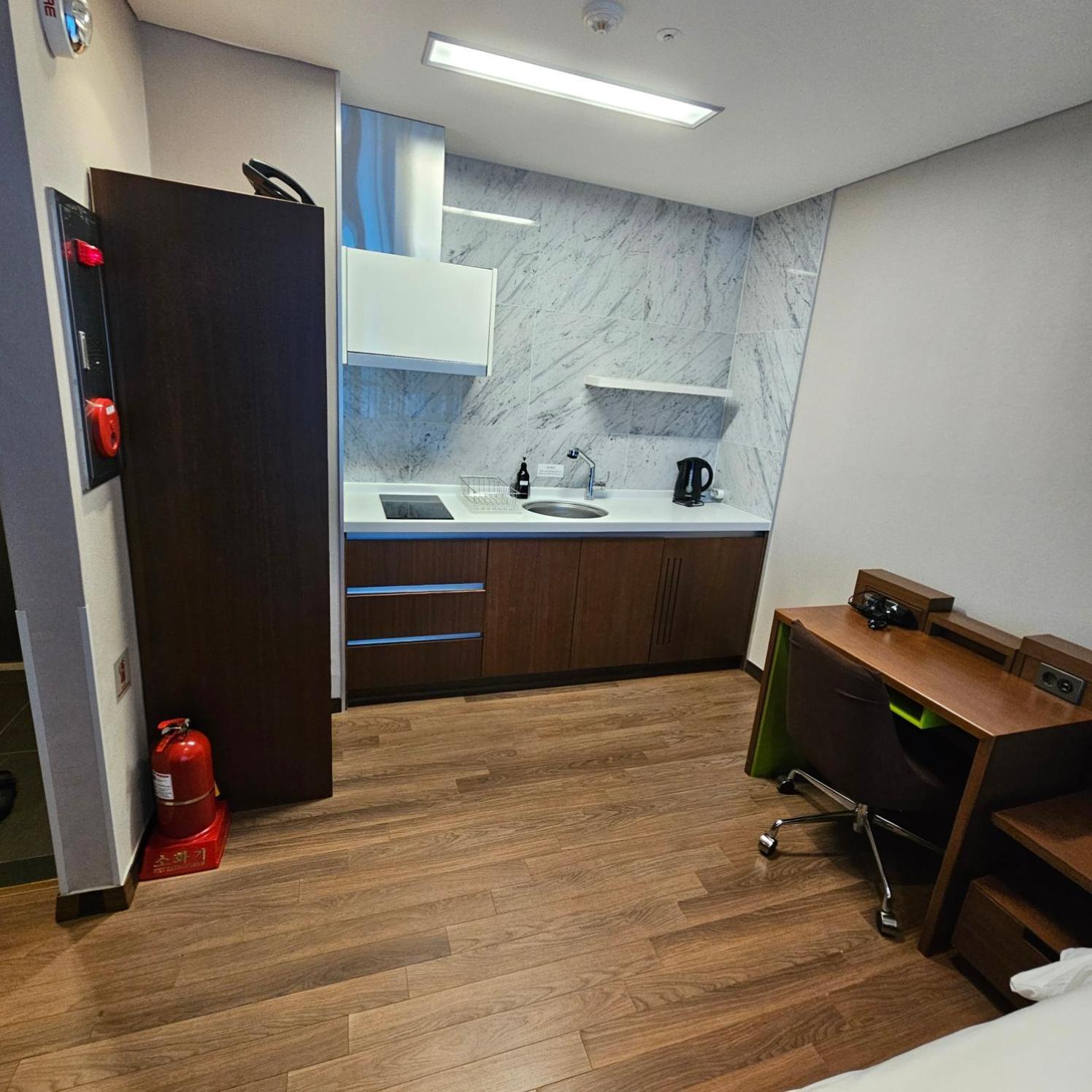 W Residence Hotel Пусан Экстерьер фото